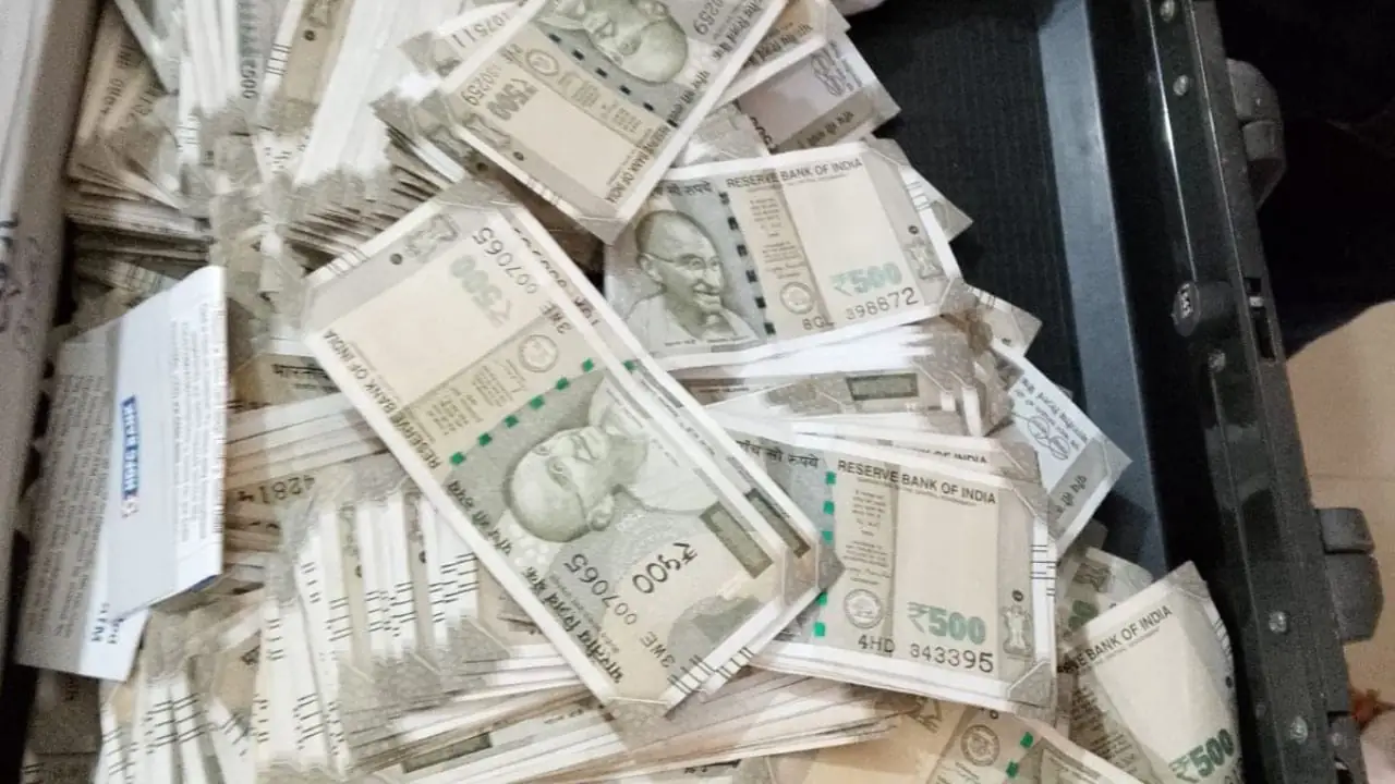 Patna Police Seize ₹12 Lakh from Gujarat Scooty