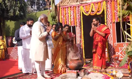 पोंगल अब वैश्विक पर्व, तमिल संस्कृति पूरी मानवता की साझा विरासत: पीएम मोदी></p><p>नई दिल्ली, 14 जनवरी (आईएएनएस)। प्रधानमंत्री नरेंद्र मोदी बुधवार को नई दिल्ली में केंद्रीय मंत्री डॉ. एल मुरुगन के आवास पर आयोजित पोंगल उत्सव में शामिल हुए। पीएम मोदी ने सोशल मीडिया पर इससे जुड़ी झलकियां साझा कीं। उन्होंने कहा कि पोंगल आज एक वैश्विक पर्व बन चुका है, जिसे विश्व भर में तमिल संस्कृति से प्रेम करने वाले लोग उत्साह के साथ मनाते हैं। 
<p>पीएम मोदी ने सोशल मीडिया प्लेटफॉर्म एक्स पर अलग-अलग पोस्ट में लिखा, 