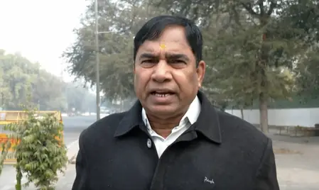 अगर चीन से भारत पीछे तो नेहरू-इंदिरा गांधी जिम्मेदार